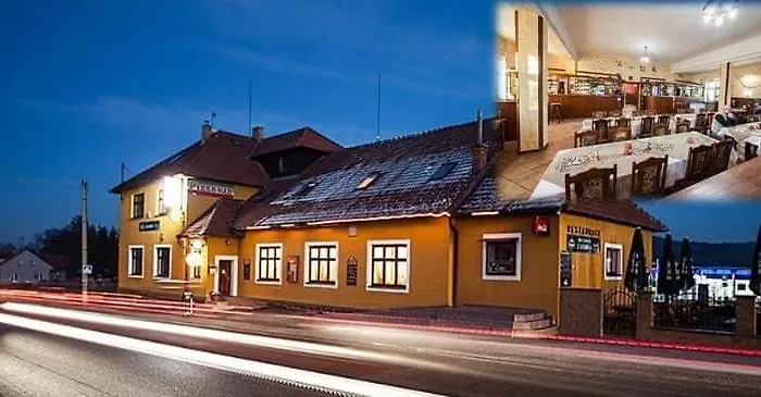 Restaurace U Komina Gasthof *